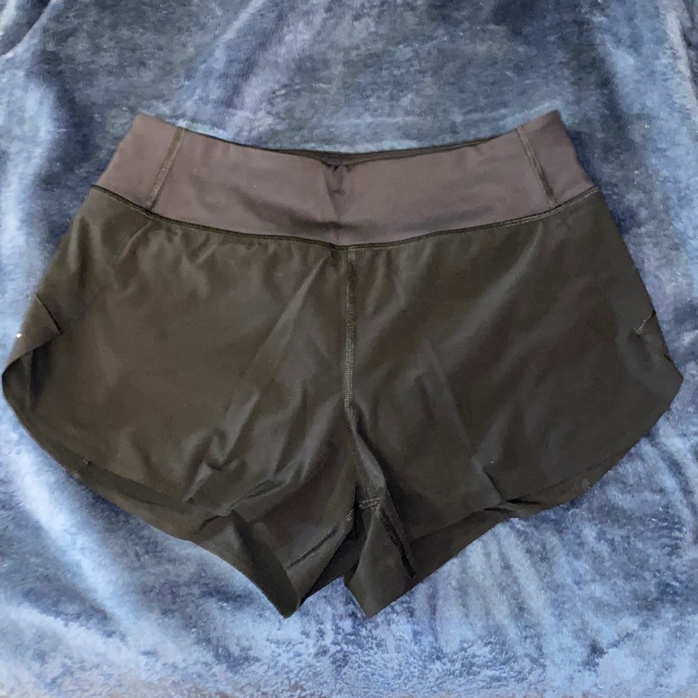 Athleta run with it 3.5” short